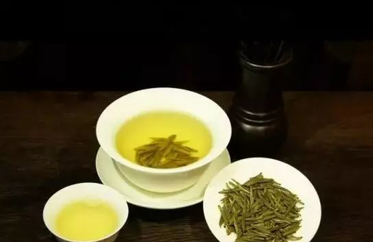 绿茶的特性及功效（绿茶的特性及功效有哪些?）